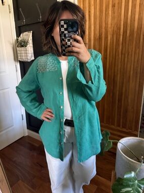 SM Italian Linen Loose Fit Buttoned Front Shirt with crochet. XS Run big